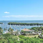 Mvr - Elevate Your Stay With Panoramic Bay Views