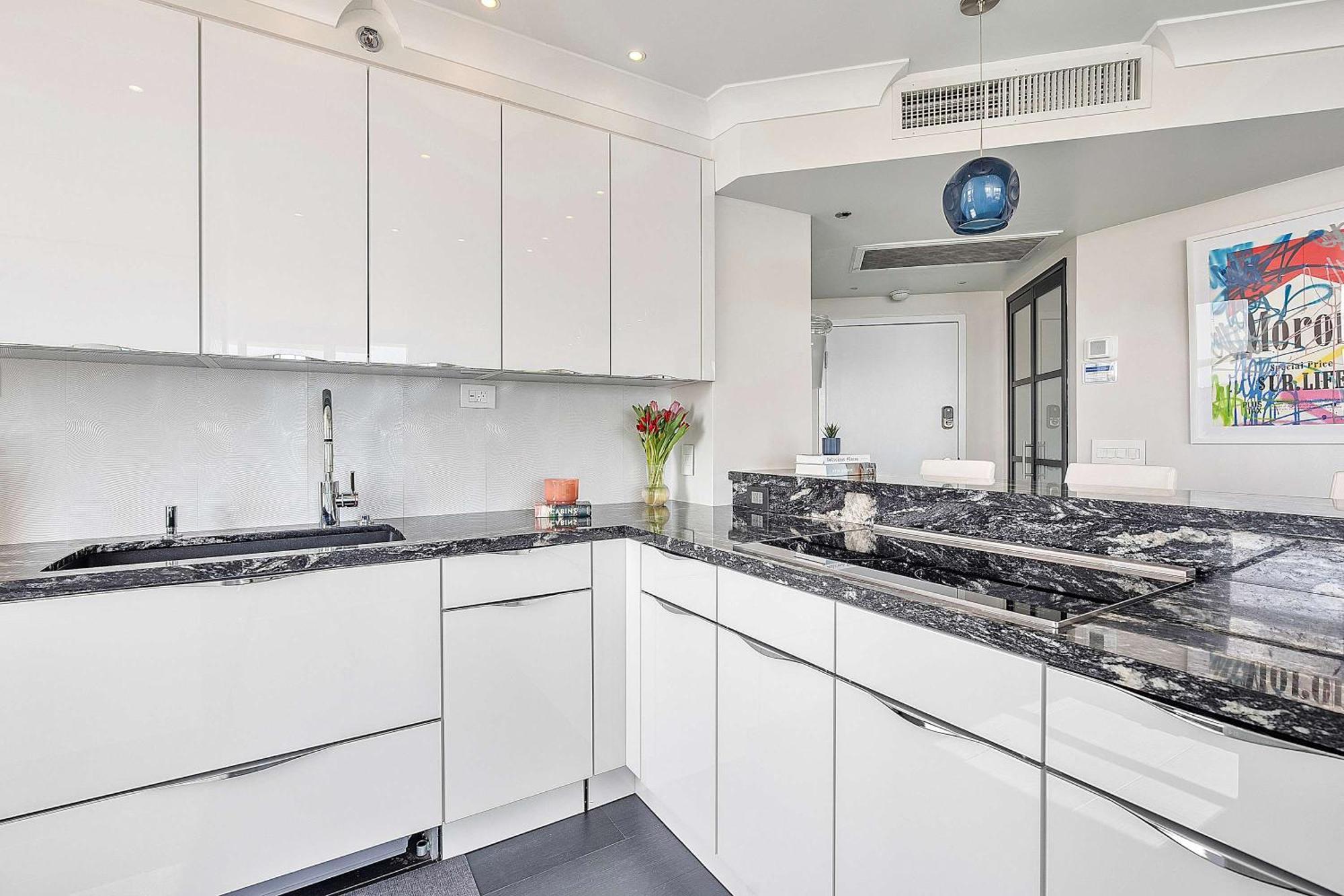 Mvr - Elevate Your With Panoramic Bay Views